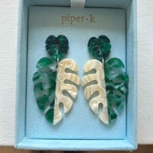 FLASH SALE 🔥 Flower Monsterra Earrings